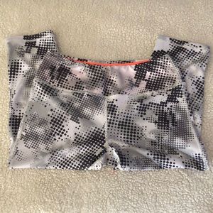 Capri style work out pants.